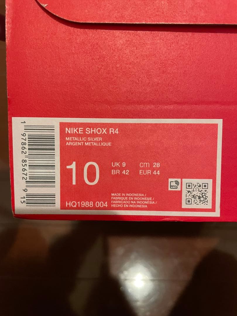 Nike Shox R4 メタリックシルバー 10