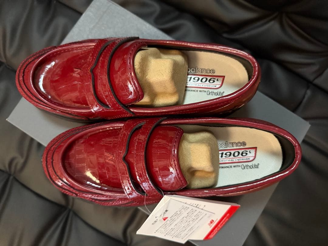 New Balance 1906Lレッド ローファー