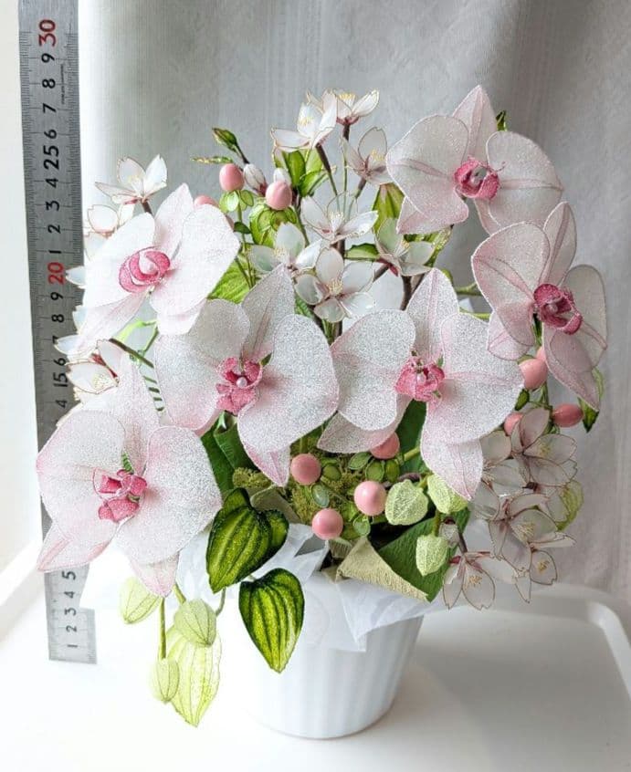 胡蝶蘭と桜　　　　アメリカンフラワー　（ディップフラワー）