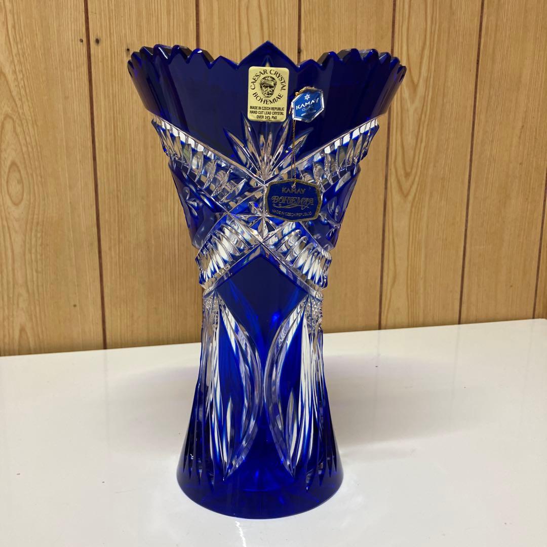 ESV034 【未使用】KAMAYチェコ製ボヘミアグラス、青被せハンドカット花瓶