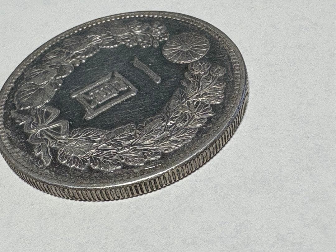 く*み様 【本物保証】　美品　一圓銀貨　明治29年銘　26.96g