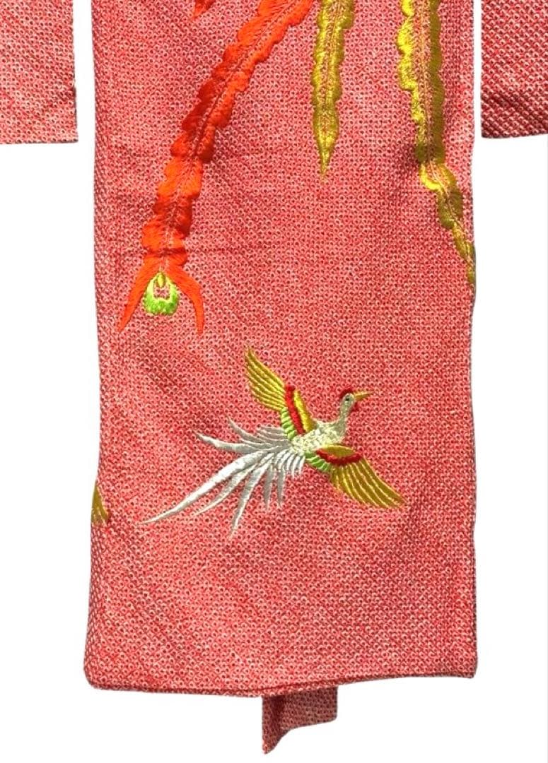 七五三　お宮参りの着物のリメイク　正絹　総絞り、総刺繍　赤　着物のみ