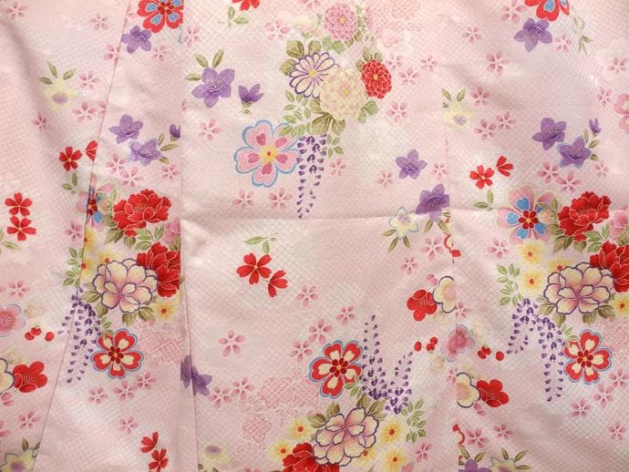 七五三やお祝い着 四つ身 ７歳 女の子 振袖 着物 薄桃色系4519【中古】