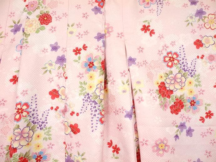 七五三やお祝い着 四つ身 ７歳 女の子 振袖 着物 薄桃色系4519【中古】