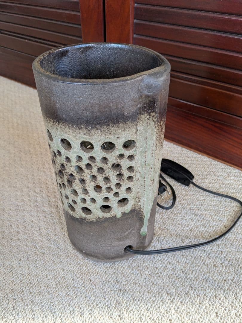 陶器製穴あきデザインランプ