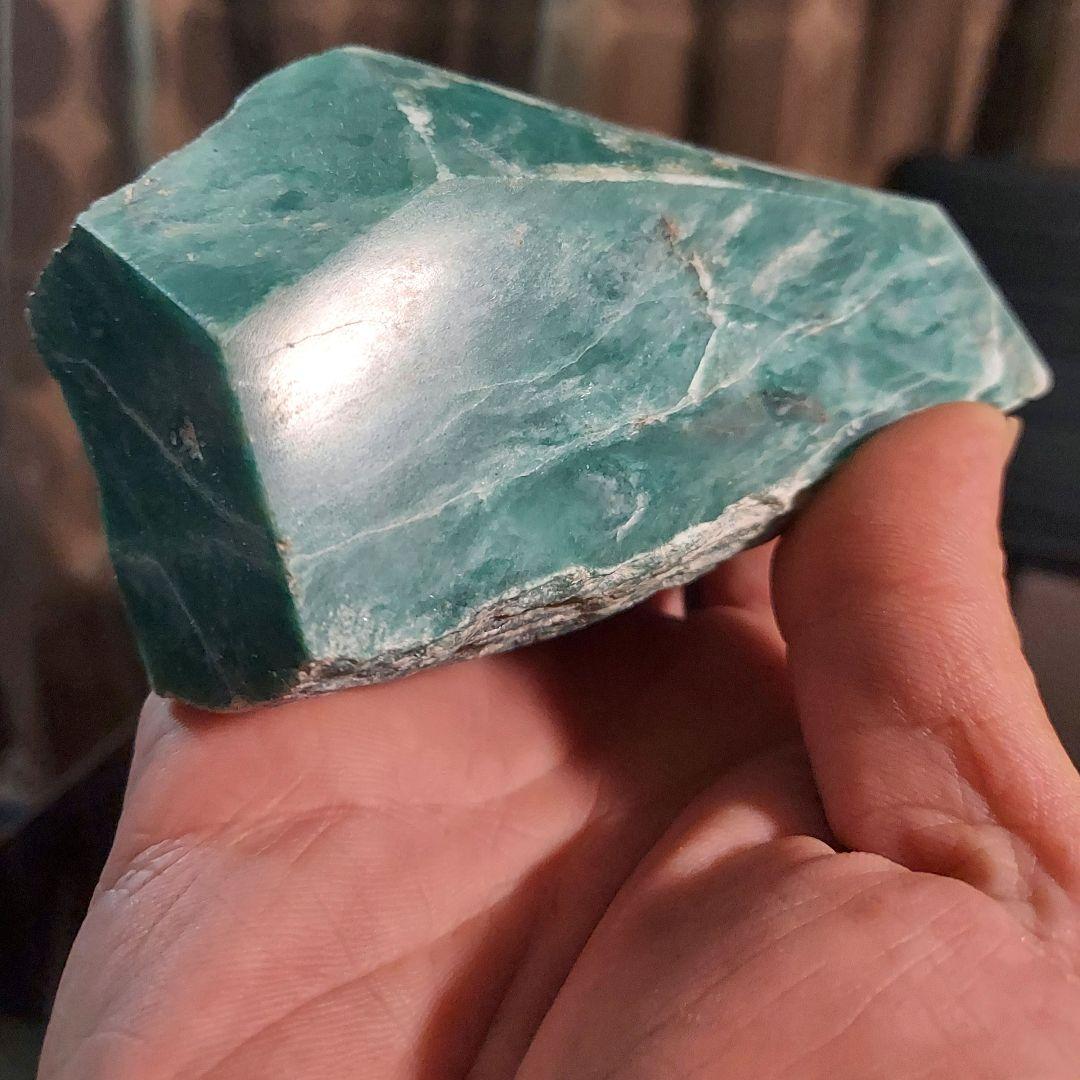 大きく綺麗でカッコイイ！インド翡翠 アベンチュリン 原石 半面磨き 124
