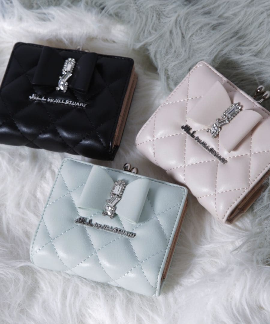 【美品】ジルバイジルスチュアート　RIBBONキルトウォレット　ブラック