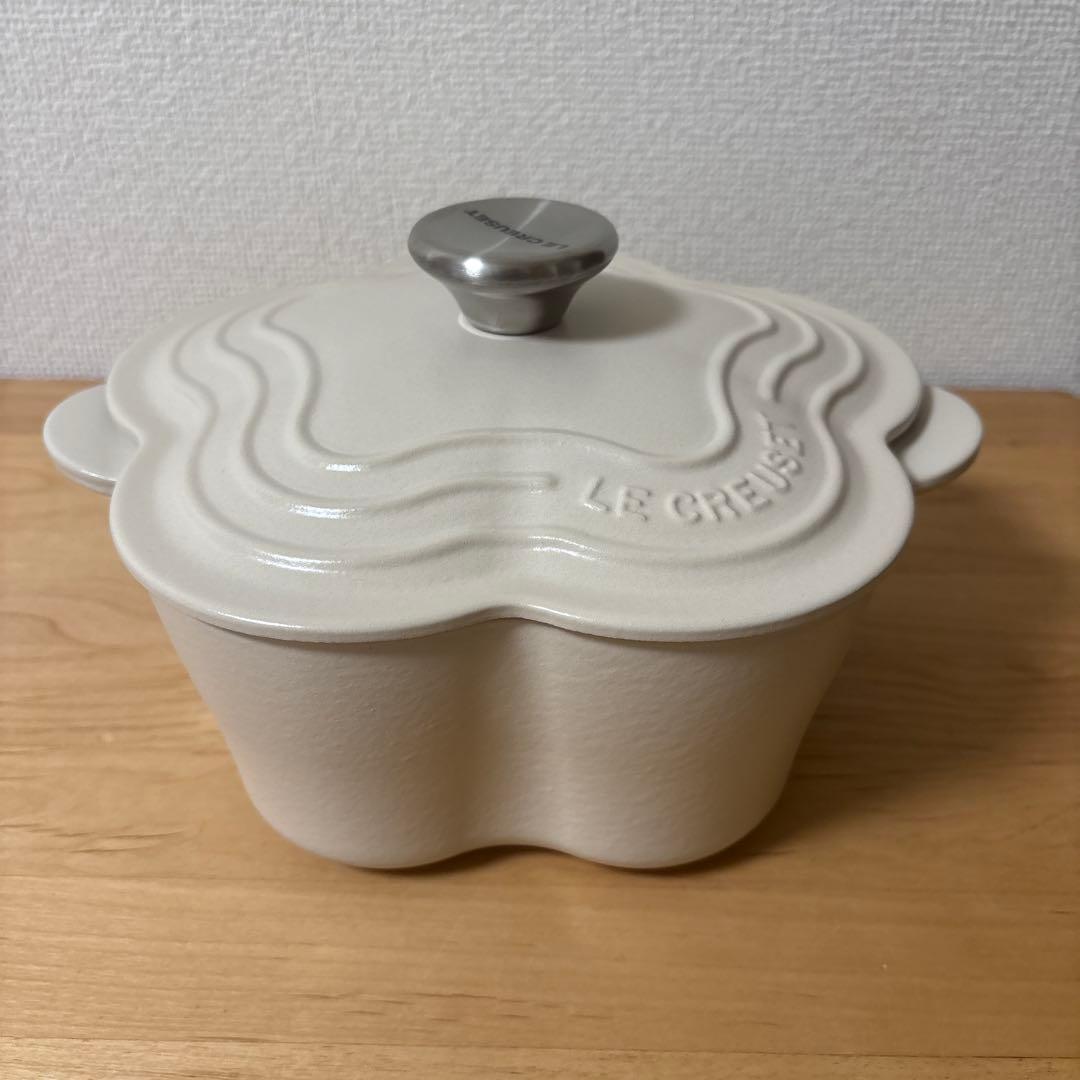 ル・クルーゼ　ココット　フルール　20 ブリオッシュ　シルバーつまみ