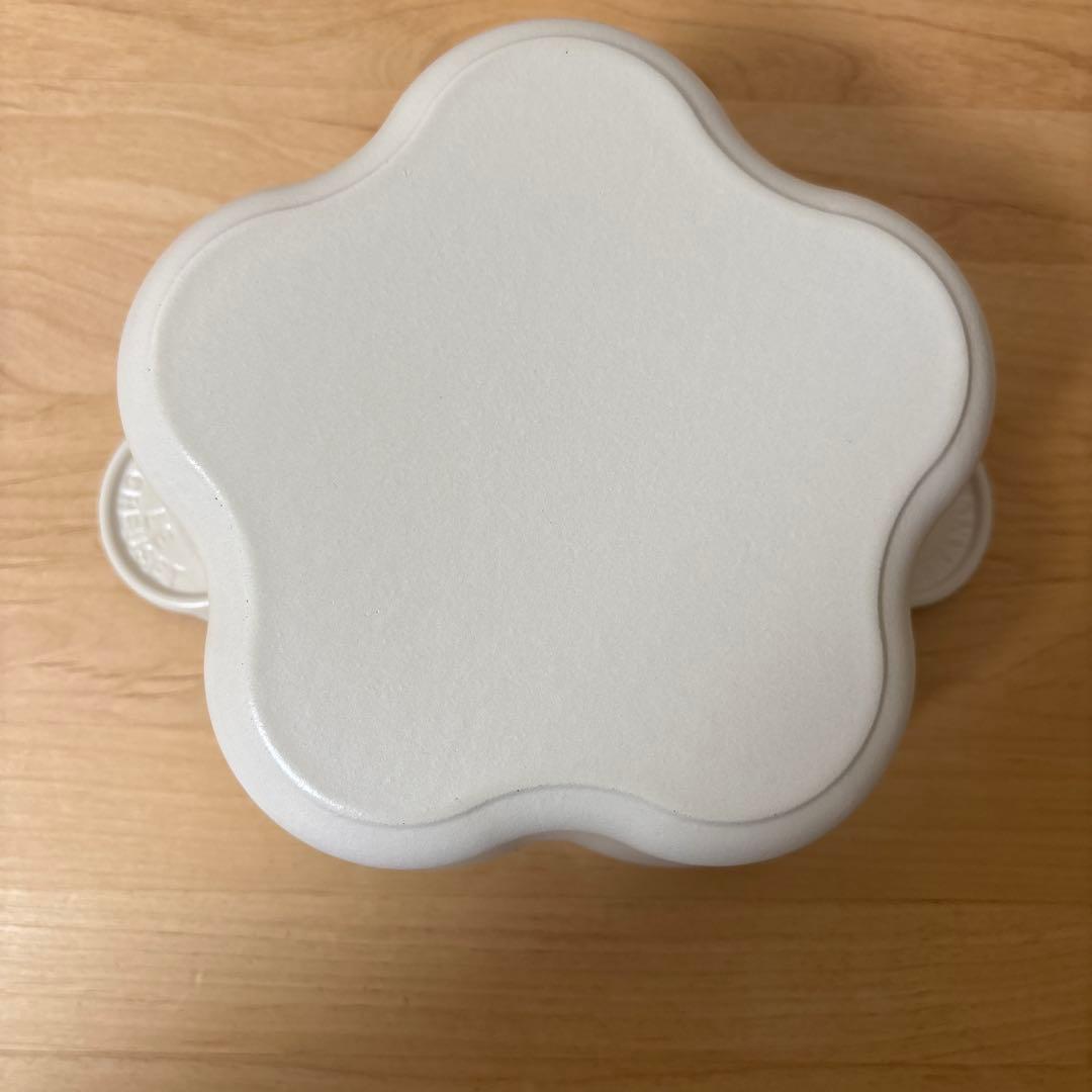 ル・クルーゼ　ココット　フルール　20 ブリオッシュ　シルバーつまみ