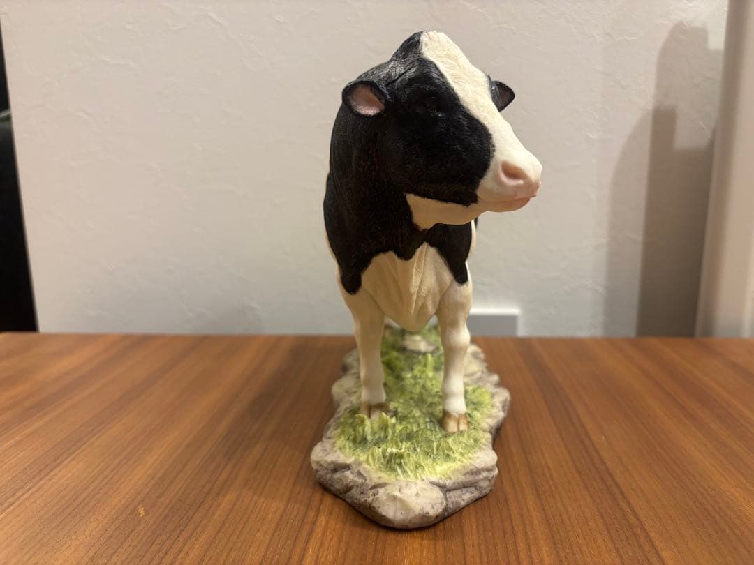 【希少】リアルな牛の置物　フィギュア　ホルスタイン