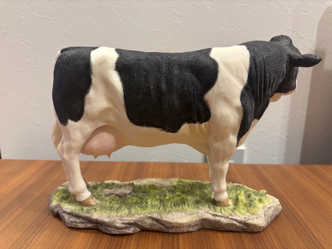 【希少】リアルな牛の置物　フィギュア　ホルスタイン