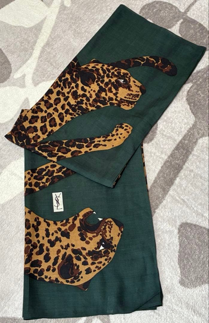 Yves Saint Laurent ヒョウ柄 レオパード柄 大判ストール