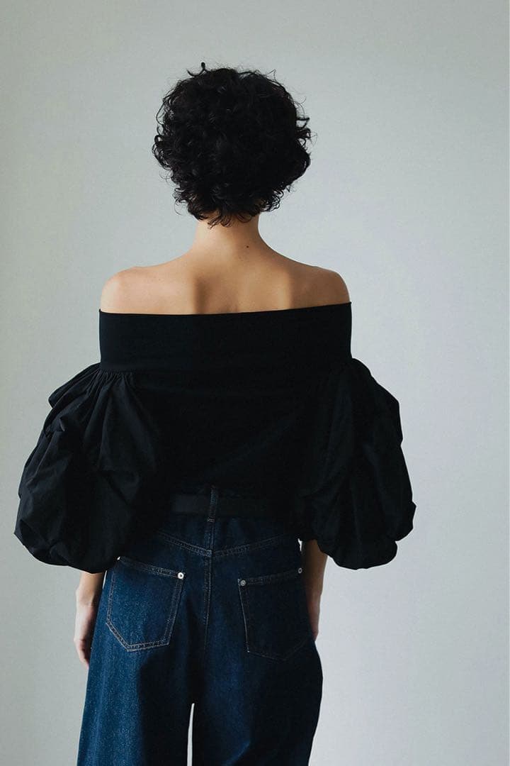 【未使用】HER. オフショルダーボリュームスリーブカットトップス black