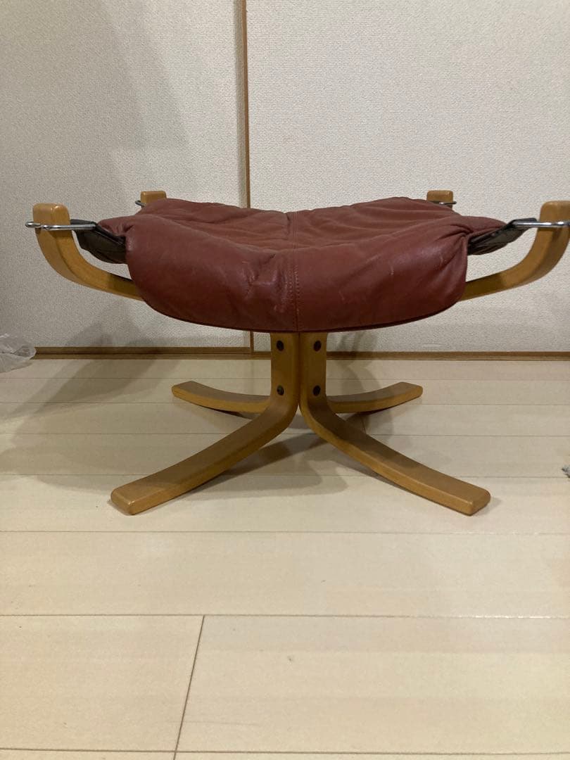 バットネ VATNE”社“ファルコンチェア Falcon Chair オットマン