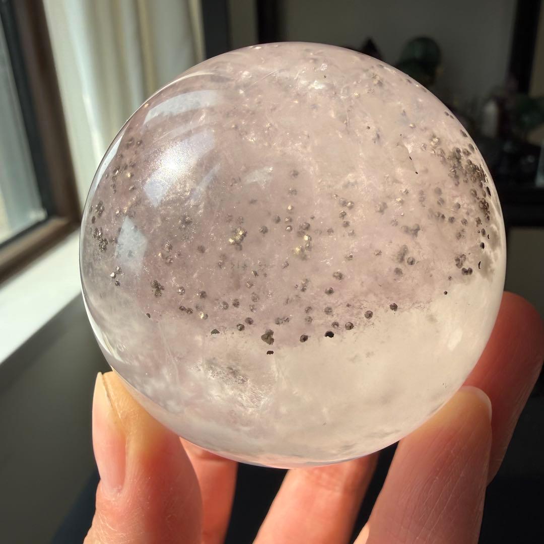 【masa様確認専用】天然石パイライト共生フローライトスフィアNO.021114