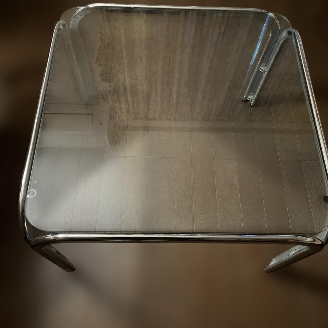 ガラス天板のミニマルサイドテーブル