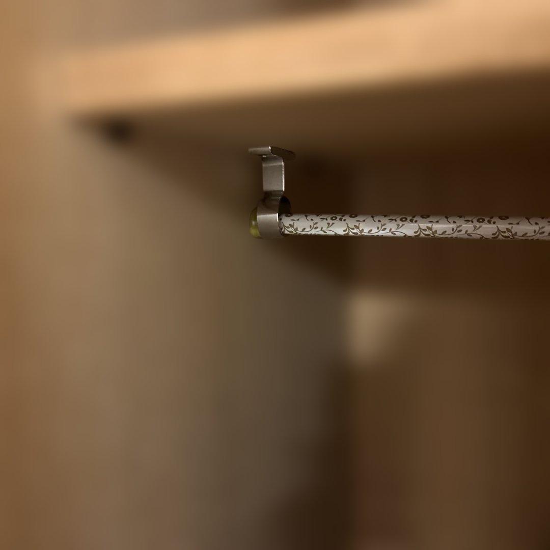 桐ダンス（開戸裏にミラー付き・右扉は両開き・上段に収納箇所があり）