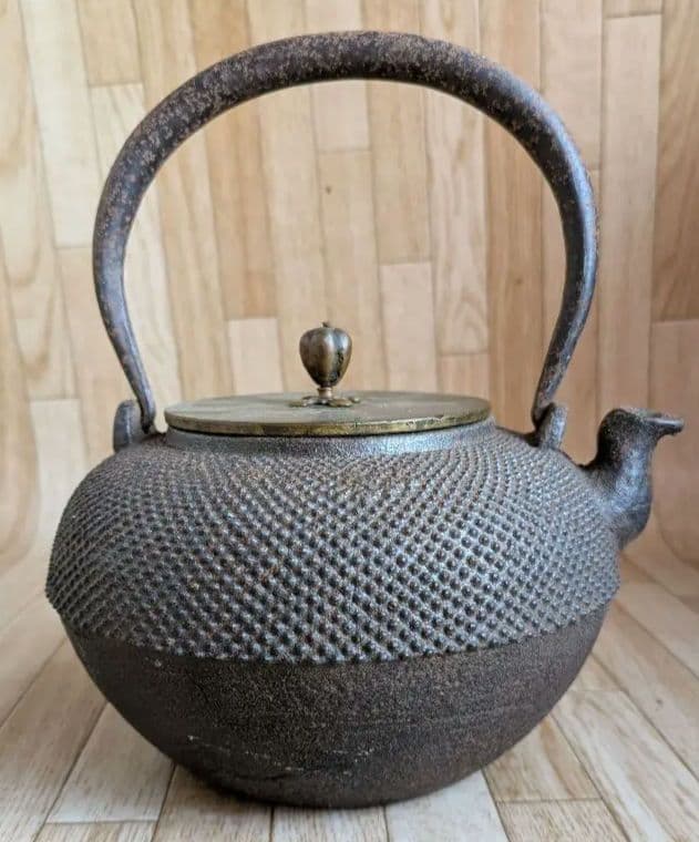 鋳鉄製　鉄瓶　龍文堂造　送料無料