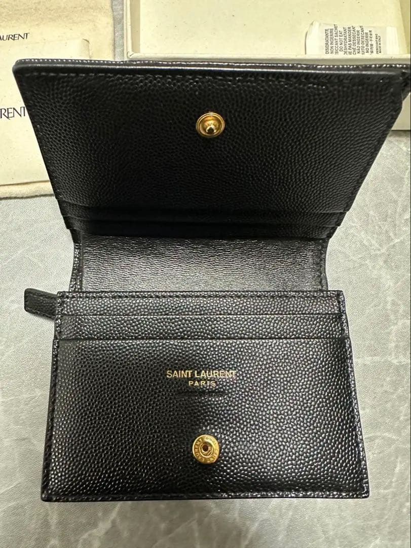 愛菜　　SAINT LAURENT ブラック二つ折り財布
