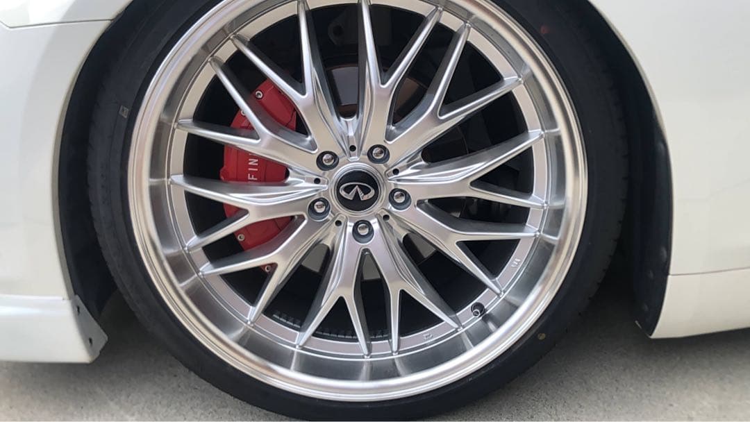 y51 フーガ前期　INFINITI レッド ブレーキキャリパーカバー