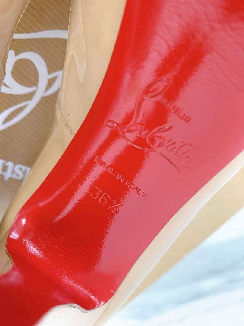 ＊Christian Louboutin オープントゥ ハイヒール　ベージュ