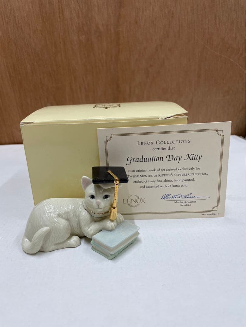 レノックス猫  ( 卒業 ) Graduation Day Kitty