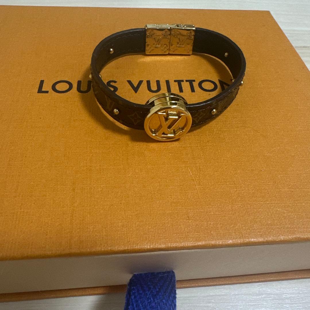 LOUIS VUITTON レザーブレスレット