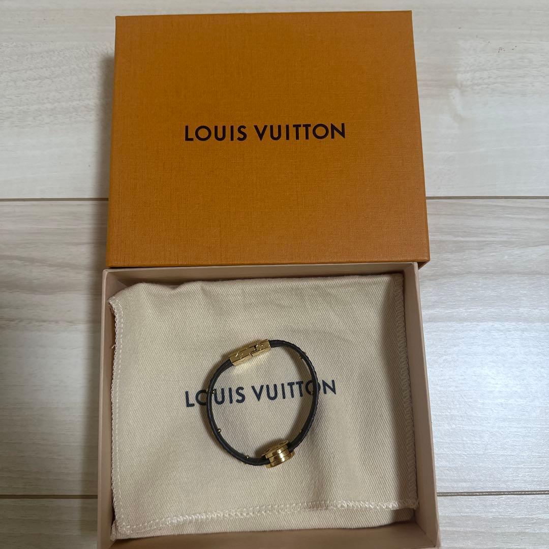 LOUIS VUITTON レザーブレスレット