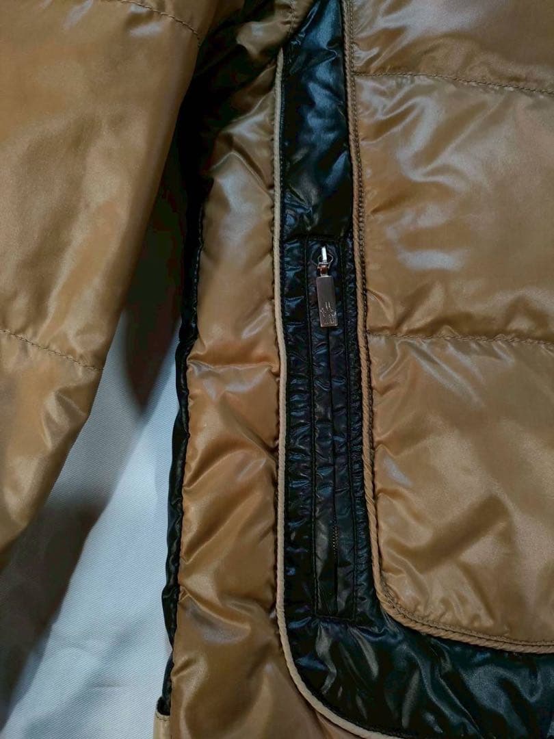 定価　１５万円　モンクレール ダウン　ブラウン系 ショート丈 正規品 レディース