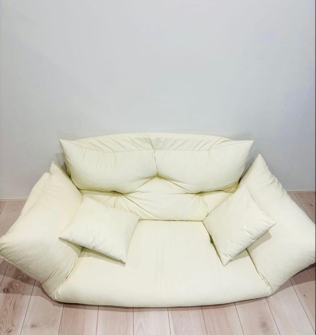 クリーム色 ソファ 2個クッション付き