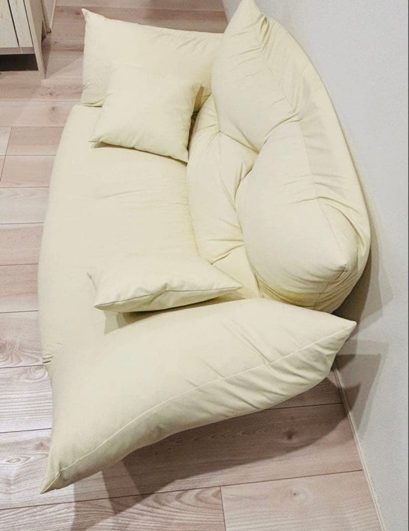 クリーム色 ソファ 2個クッション付き