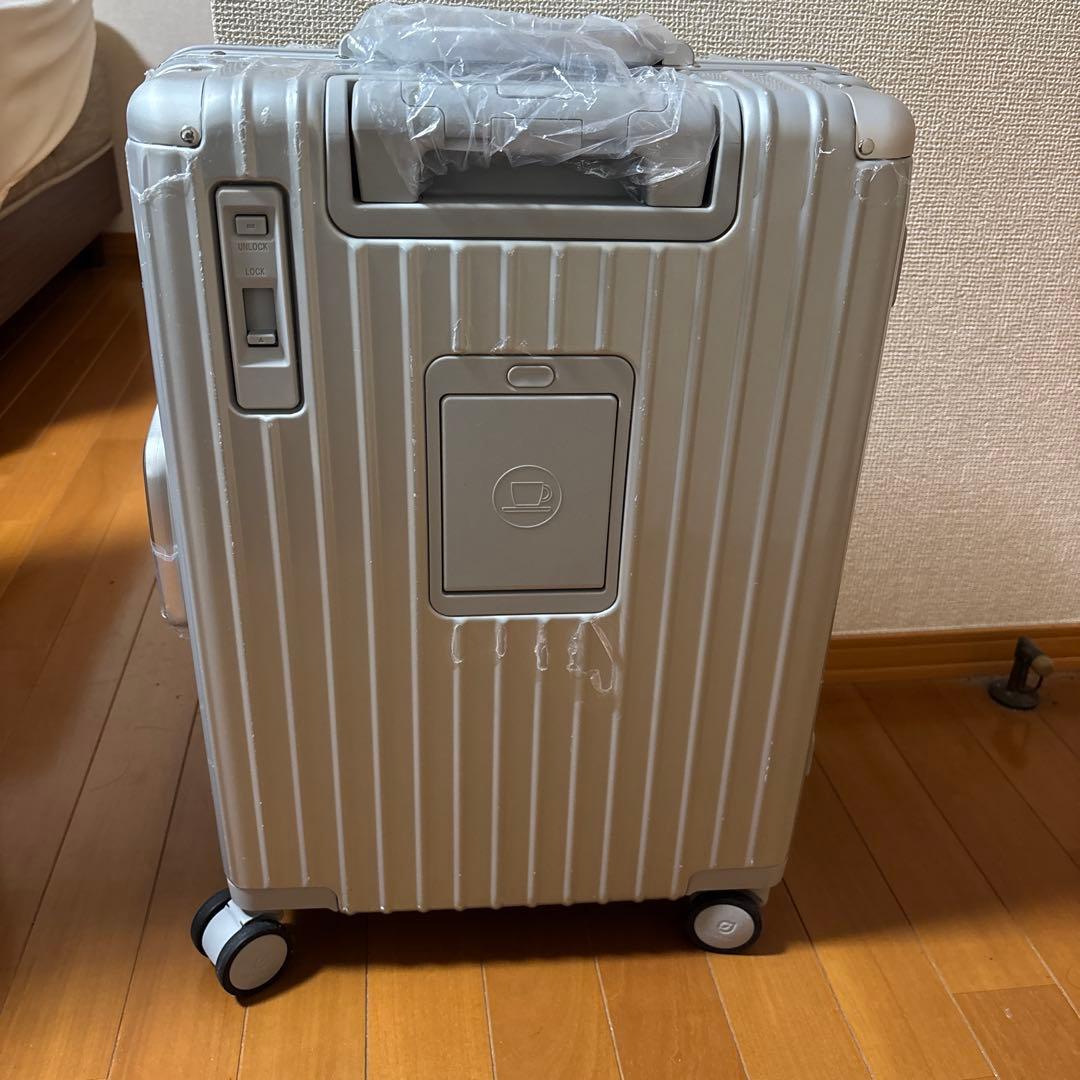リベティ多機能スーツケースSサイズ　エナメルシルバー　RBST-1000