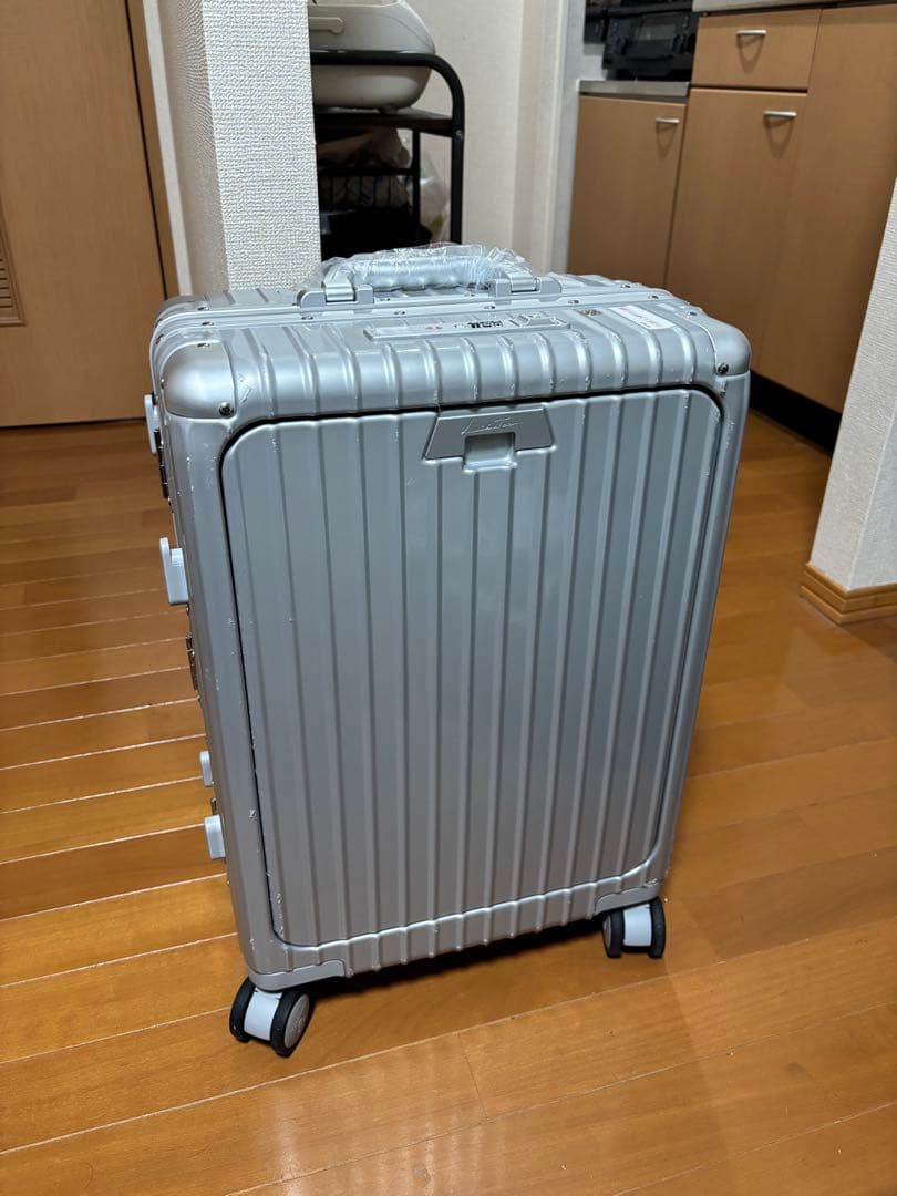 リベティ多機能スーツケースSサイズ　エナメルシルバー　RBST-1000