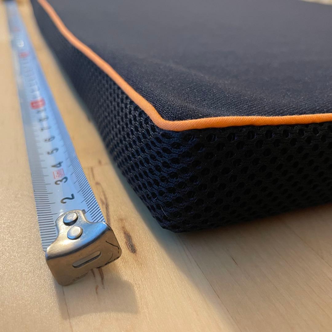 ジェルトロン　シングルクッション　幅42センチ　奥行38センチ　試用のみの美品