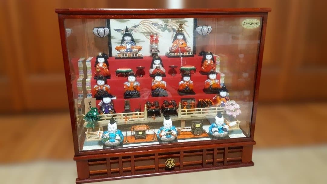 ■吉徳大光　オルゴール付ガラスケース入り　木目込みひな人形　15体■