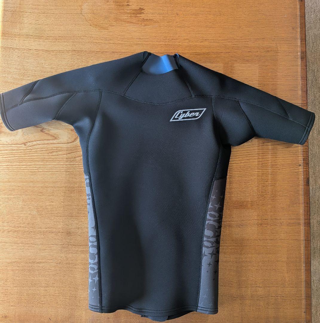 CYBER サイバー ウェットスーツ タッパー 半袖 1mm バックジップ　黒