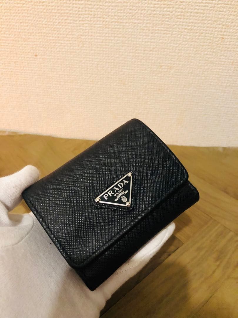 PRADA ブラック 三つ折り財布　ICチップ(RFID)搭載