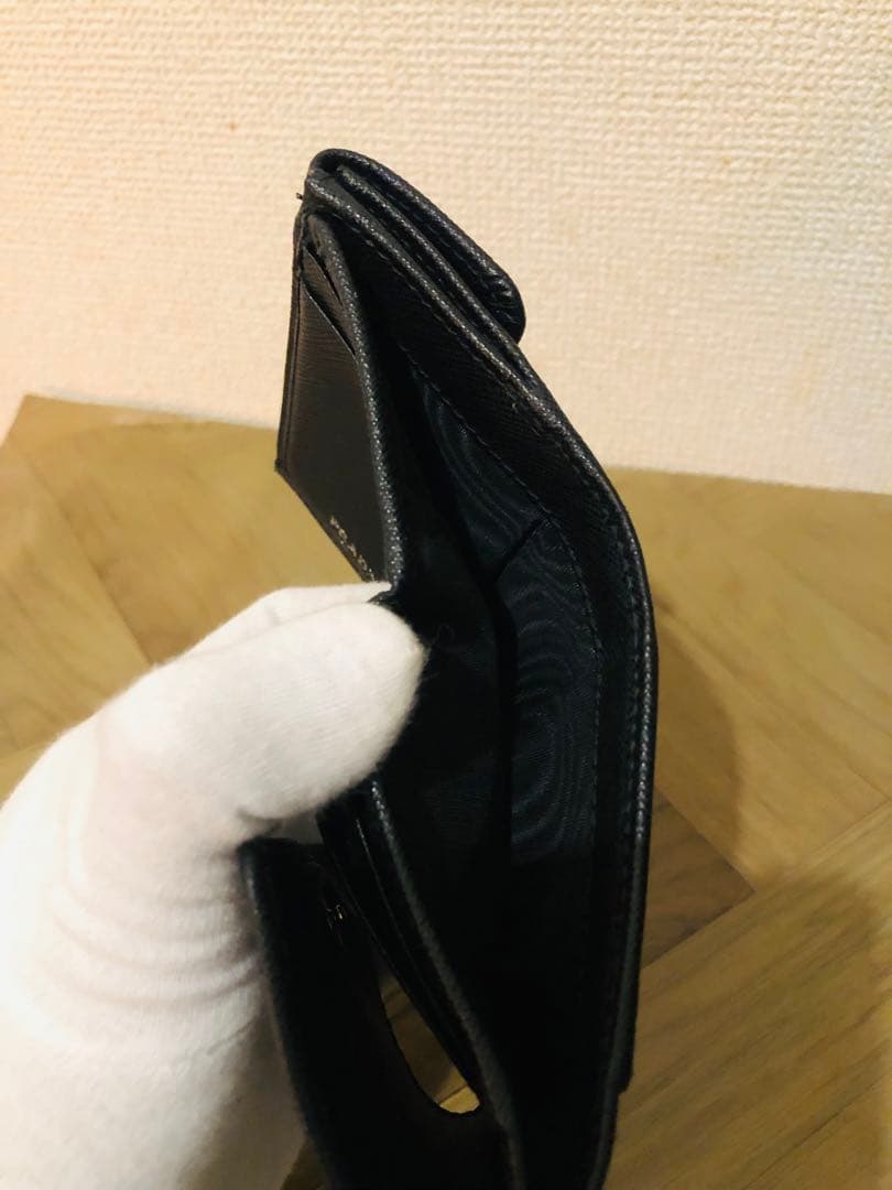 PRADA ブラック 三つ折り財布　ICチップ(RFID)搭載