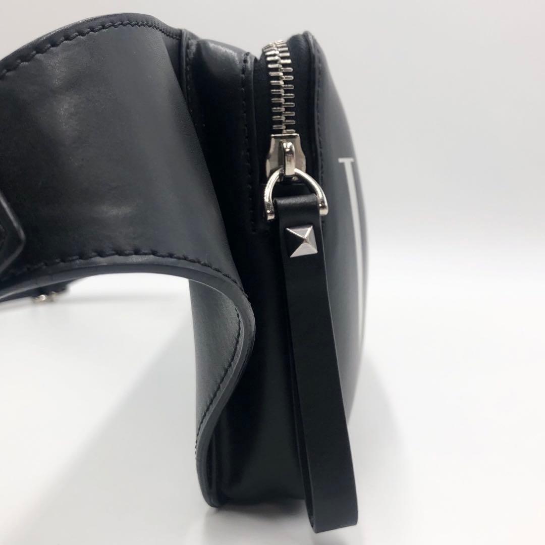 美品 VALENTINO VLTN レザー ボディバッグ 斜め掛け ブラック
