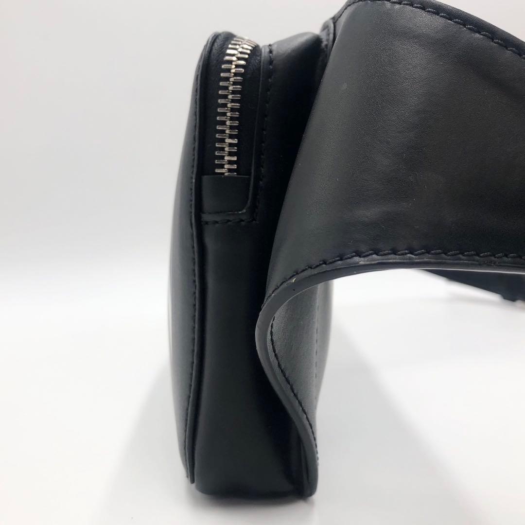 美品 VALENTINO VLTN レザー ボディバッグ 斜め掛け ブラック