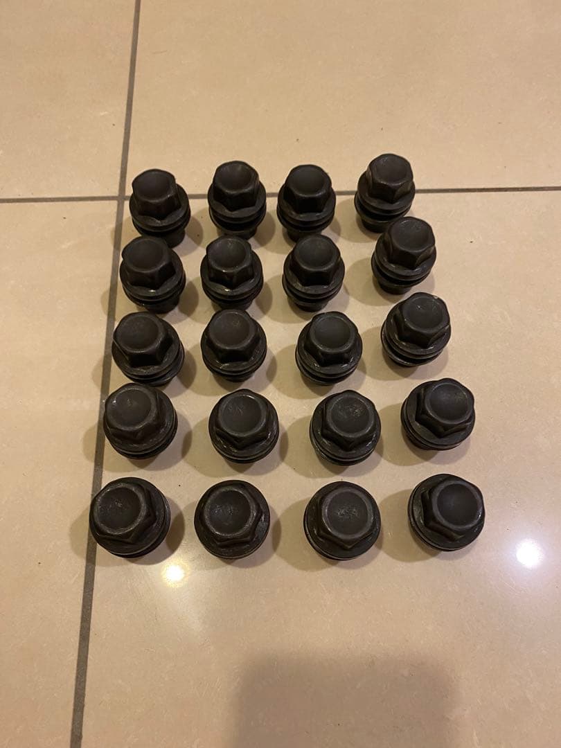 ランドローバー　純正グロスブラック・ ホイールナット　20個　ディスカバリー3