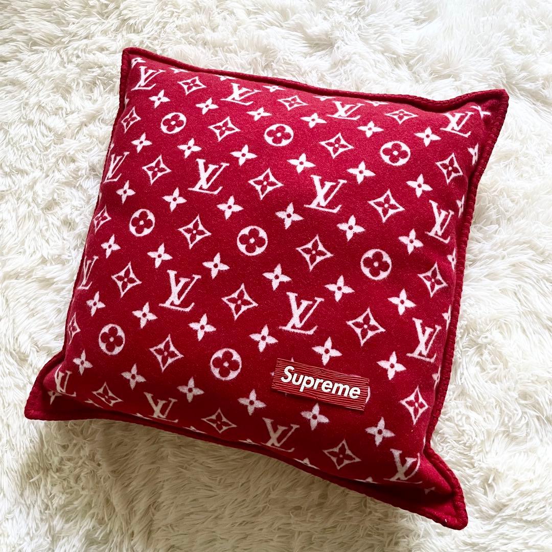 新品未使用　LOUIS VUITTON　×　supureme　コラボ　クッション