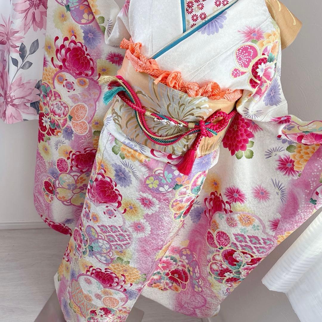未使用に近い　豪華正絹振袖フルセット　縁起柄　華やか　花柄　成人式