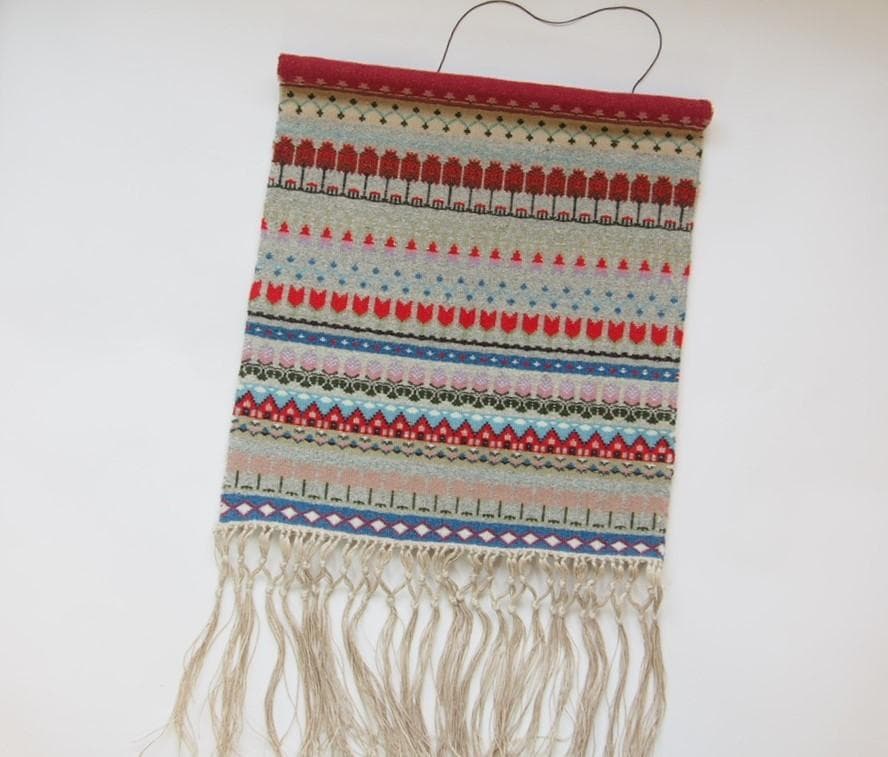 北欧ヴィンテージ★手織りブンデンローゼンゴング織りタペストリー赤い家チューリップ