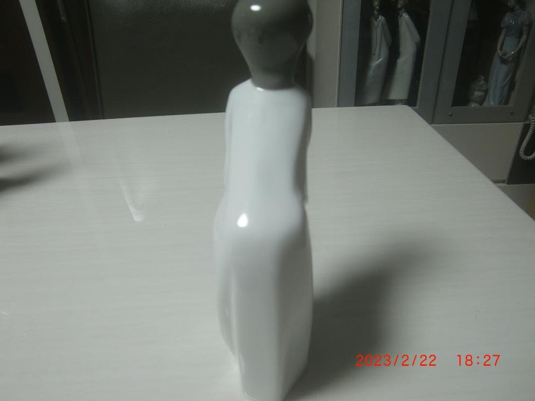 LLADRO　リヤドロ　【キスをする少女】＃2　陶器　リアドロ　Ｌ229