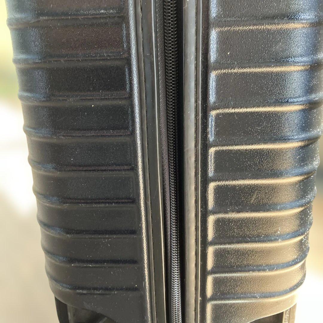 RIMOWA ブラック キャリーケース　Sサイズ　機内持ち込み　黒　4輪