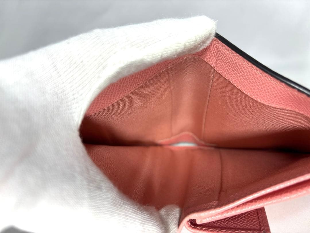 【良品】サルヴトーレフェラガモ　二つ折り財布