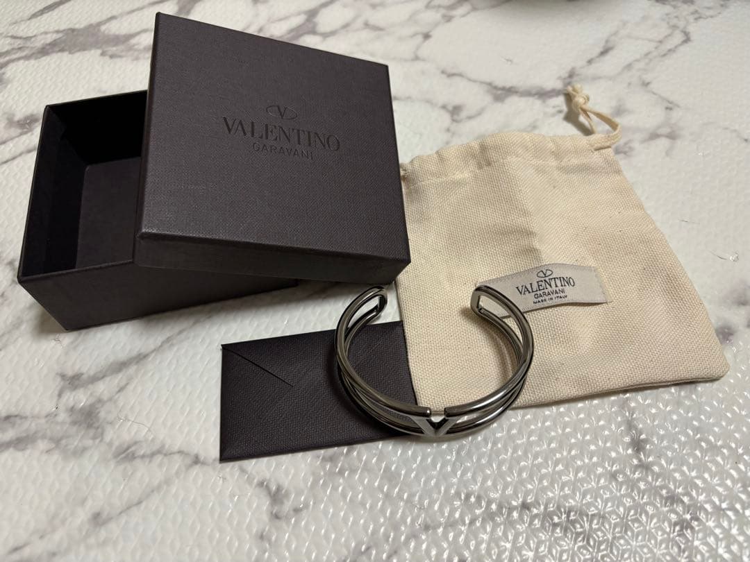 VALENTINO ヴァレンティノ　バングル　ブレスレットWY2J0N80ME