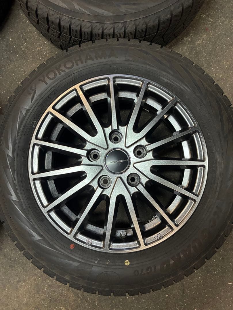 新型フリード用★希少品185/65R15スタッドレスセット❗️