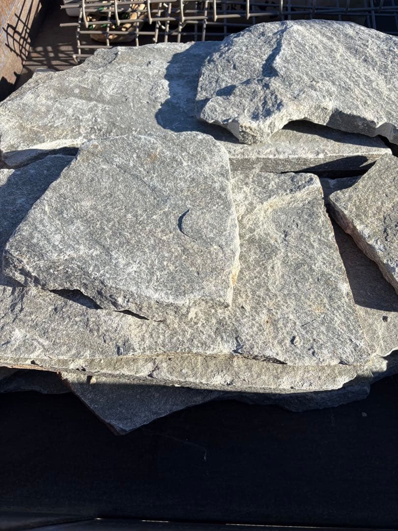 乱張り石。グレー2.5平米です。